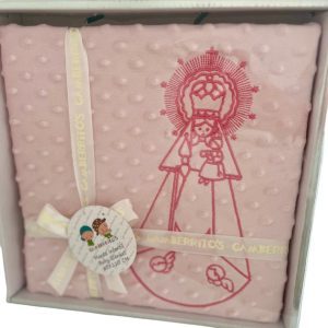 Manta con la Virgen de la Antigua bordada en estilo infantil